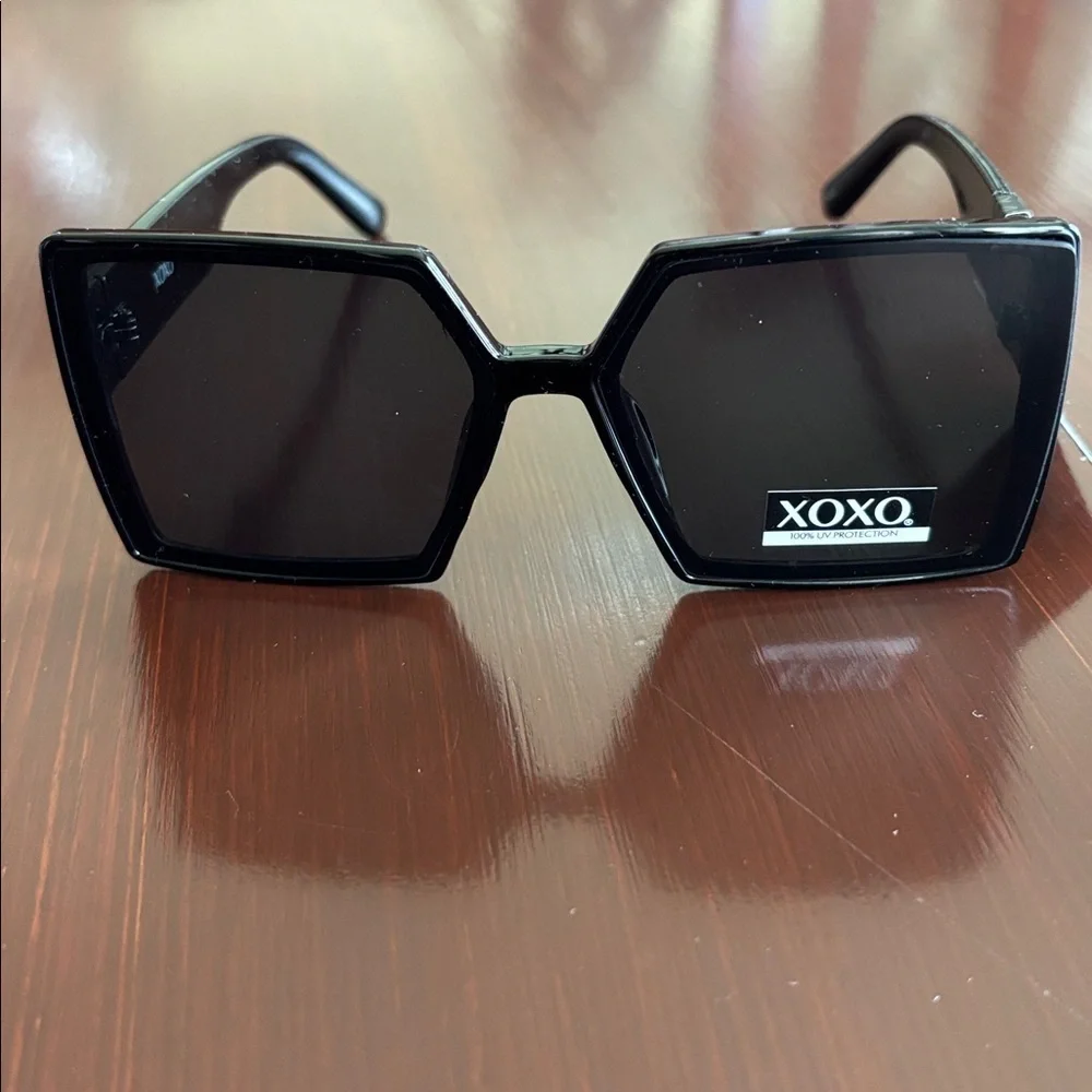 XOXO  100% UV protection,black geometric square frame,black lens